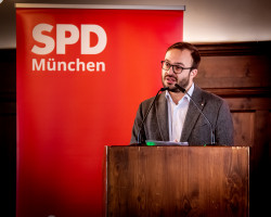 Vorsitzender Christian Köning eröffnet den Jahresparteitag